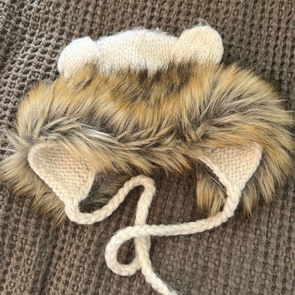 Faux Fur Lion Bonnet cream - Picture 1 of 4